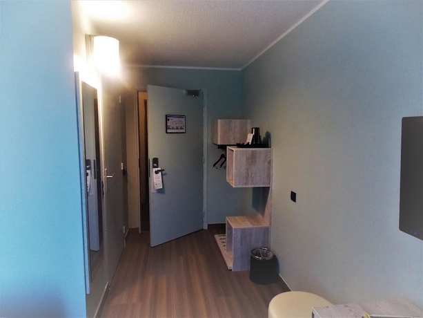 Imagen de la habitación del Hotel Logis Uzes Pont Du Gard. Foto 10