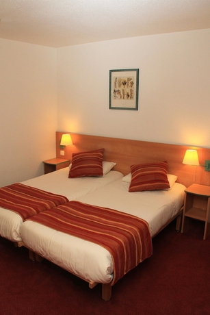 Imagen de la habitación del Hotel Logis Uzes Pont Du Gard. Foto 16