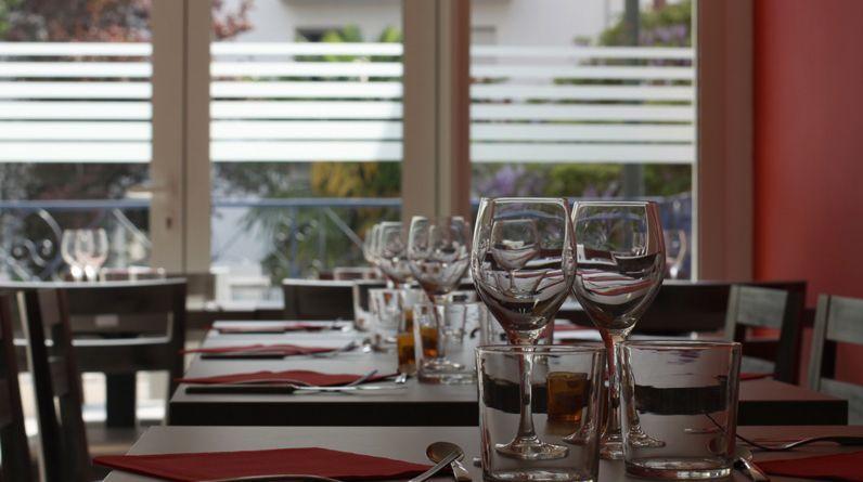 Imagen del bar/restaurante del Hotel Logis and Restaurant La Villa Bleue. Foto 2