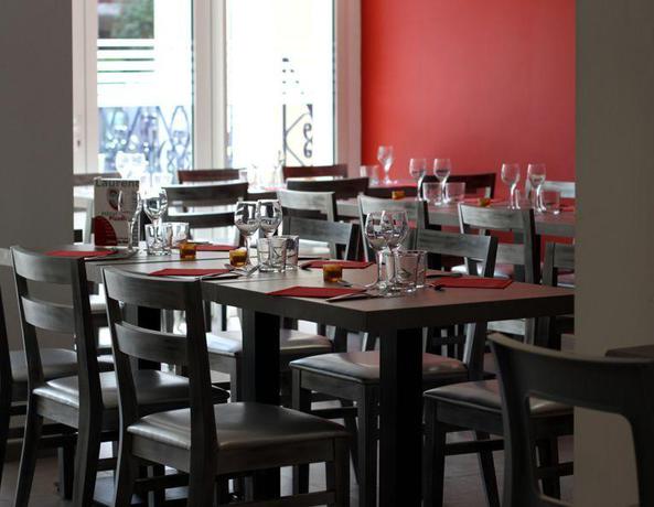 Imagen del bar/restaurante del Hotel Logis and Restaurant La Villa Bleue. Foto 3