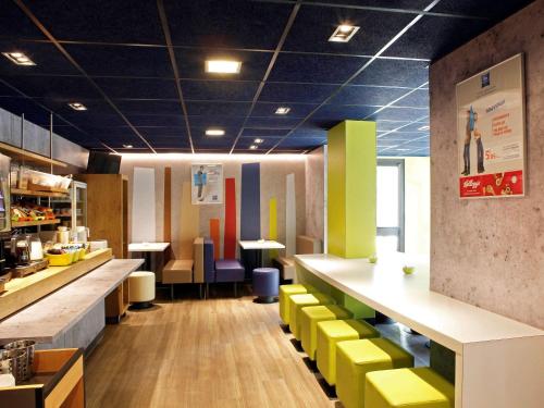 Imagen del bar/restaurante del Hotel Logis de Port d'Alon. Foto 3