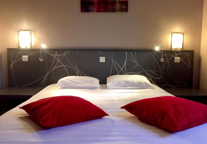 Imagen de la habitación del Hotel Logis de la Thalie. Foto 8