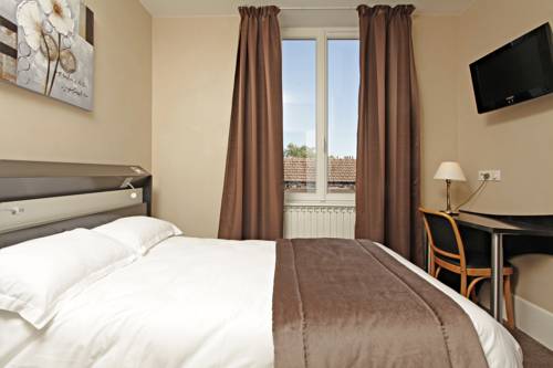 Imagen de la habitación del Hotel Logis des Bourbons. Foto 4
