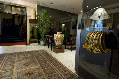 Imagen de la habitación del Hotel Logis des Bourbons. Foto 8