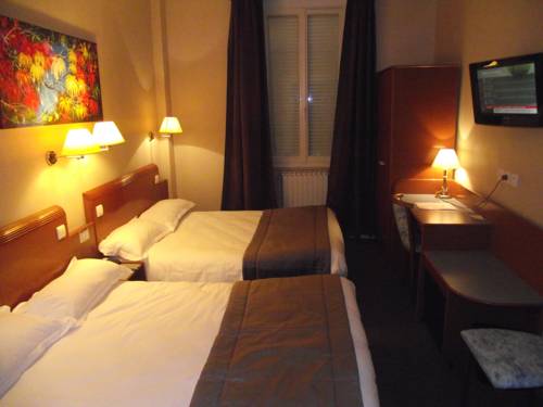 Imagen de la habitación del Hotel Logis des Bourbons. Foto 9