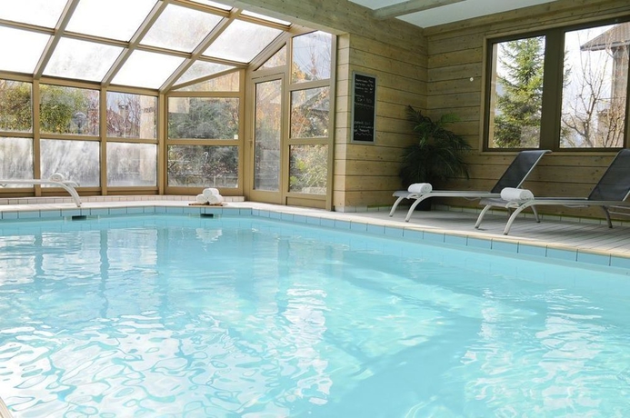 Imagen de la piscina del Hotel Logis la Tourmaline. Foto 9