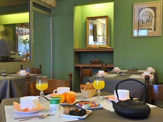 Imagen del bar/restaurante del Hotel Logitel. Foto 4