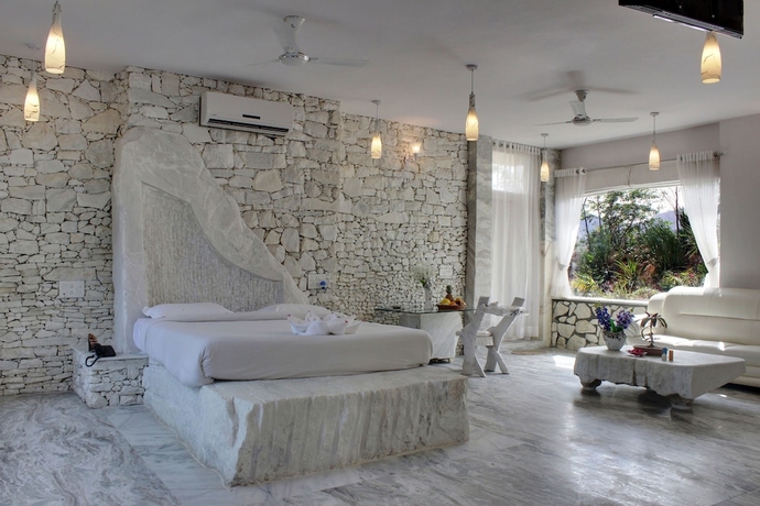 Imagen de la habitación del Hotel Lohagarh Fort Resort. Foto 10