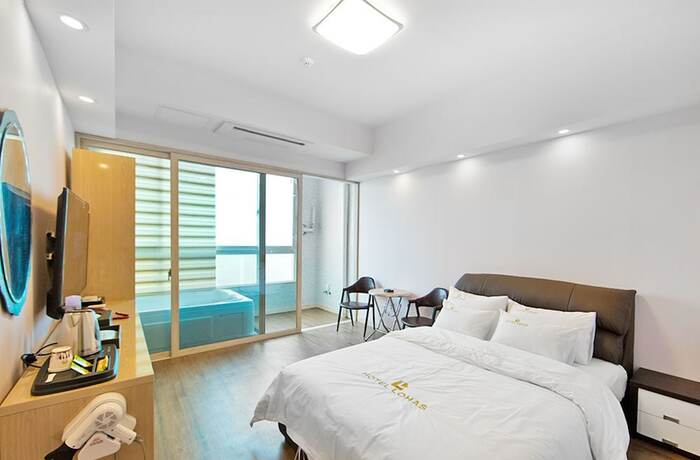 Imagen de la habitación del Hotel Lohas. Foto 19