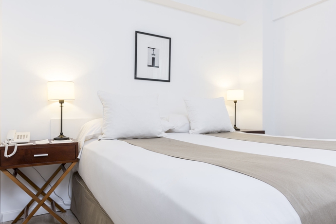 Imagen de la habitación del Hotel Loi Suites Arenales. Foto 2