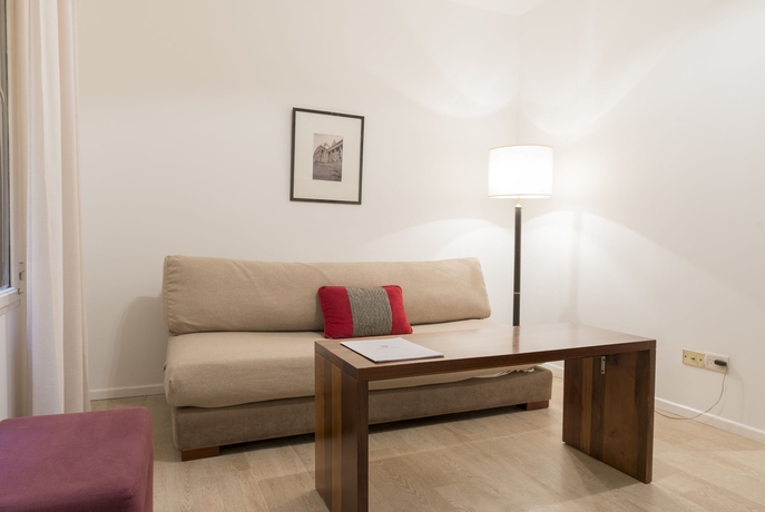 Imagen de la habitación del Hotel Loi Suites Arenales. Foto 4