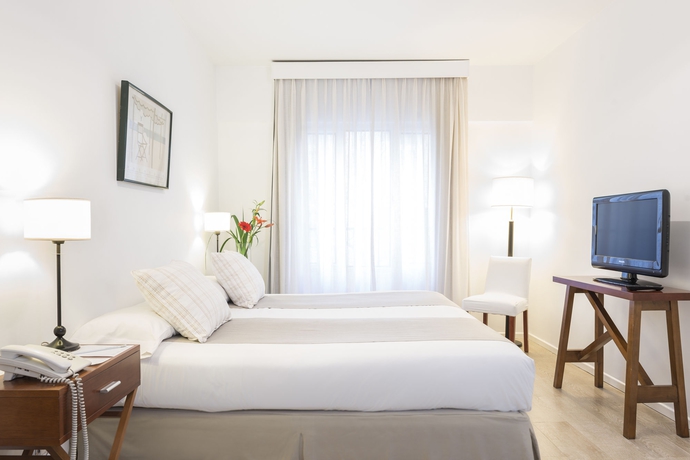 Imagen de la habitación del Hotel Loi Suites Arenales. Foto 13