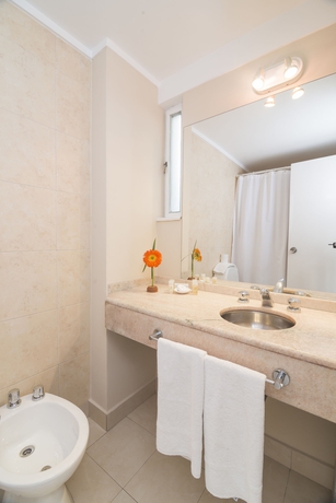 Imagen de la habitación del Hotel Loi Suites Arenales. Foto 15