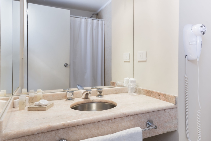 Imagen de la habitación del Hotel Loi Suites Arenales. Foto 16