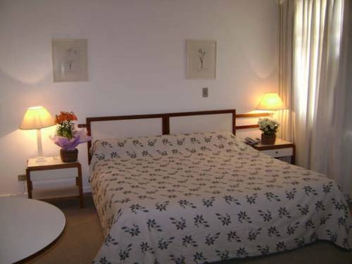 Imagen de la habitación del Hotel Loi Suites Belgrano. Foto 7