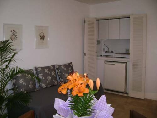 Imagen de la habitación del Hotel Loi Suites Belgrano. Foto 8