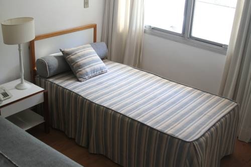 Imagen de la habitación del Hotel Loi Suites Belgrano. Foto 14