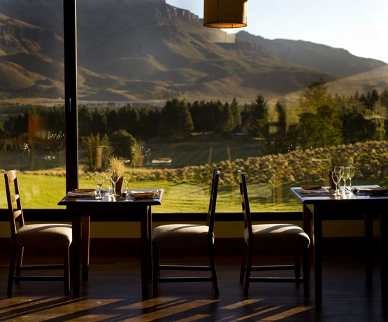 Imagen del bar/restaurante del Hotel Loi Suites Chapelco. Foto 5