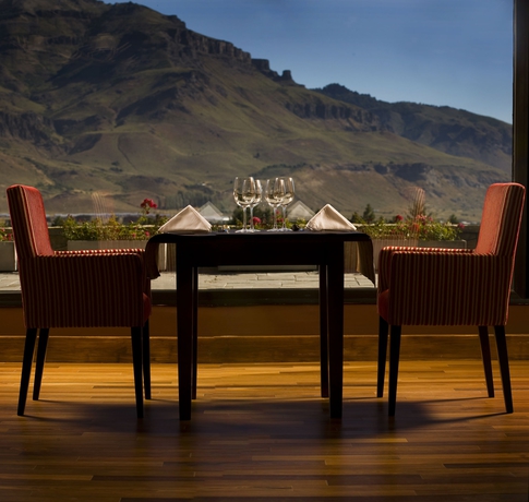 Imagen del bar/restaurante del Hotel Loi Suites Chapelco. Foto 6