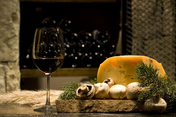 Imagen del bar/restaurante del Hotel Loi Suites Chapelco. Foto 7