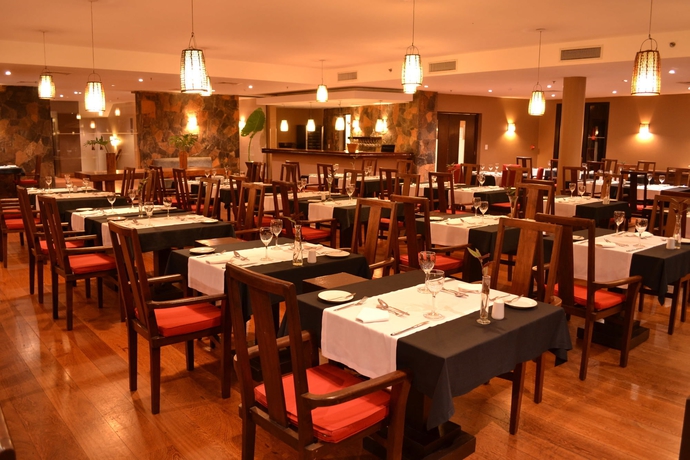 Imagen del bar/restaurante del Hotel Loi Suites Iguazú. Foto 2