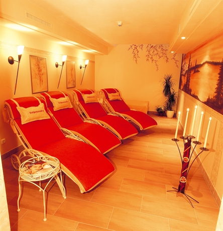 Imagen de la piscina del Hotel Loipenstub'n. Foto 7