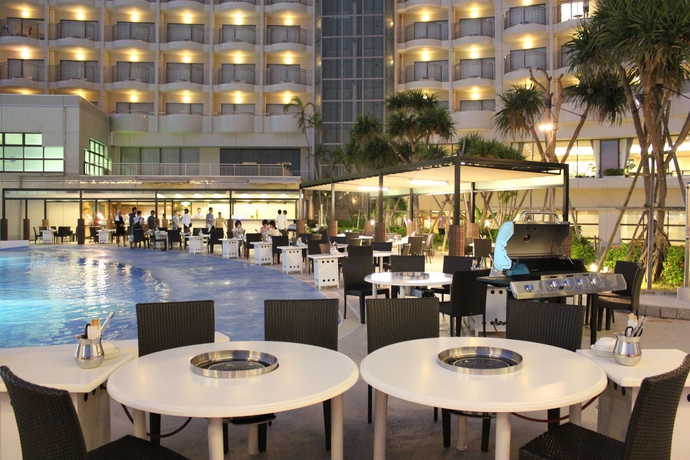 Imagen del bar/restaurante del Hotel Loisir Naha. Foto 2