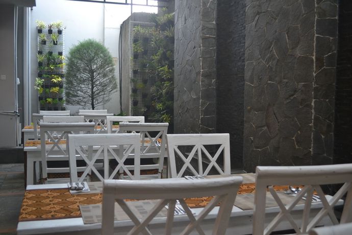 Imagen del bar/restaurante del Hotel Loji Solo. Foto 5