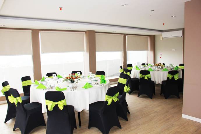 Imagen de los exteriores del Hotel Loji Solo. Foto 16