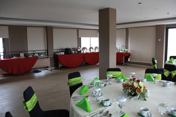 Imagen de los exteriores del Hotel Loji Solo. Foto 17