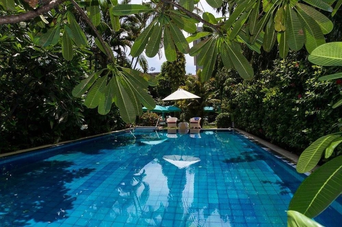 Imagen de la piscina del Hotel Lokal Phuket. Foto 7