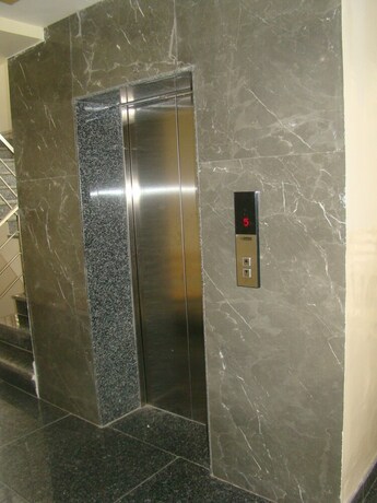 Imagen general del Hotel Lokhit Residency. Foto 4