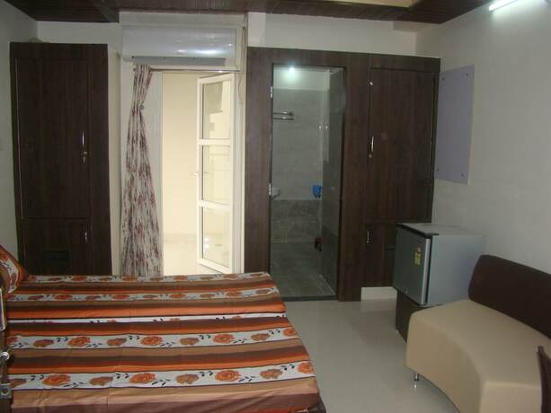 Imagen de la habitación del Hotel Lokhit Residency. Foto 15