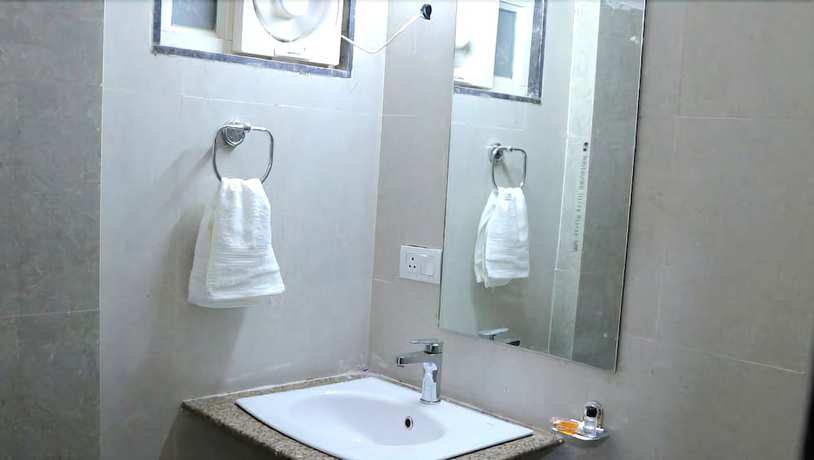 Imagen de la habitación del Hotel Lokpriya Inn. Foto 15