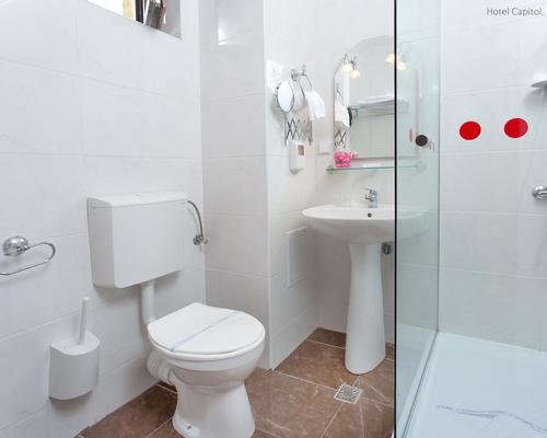 Imagen de los interiores del Hotel Lol Et Lola Cluj. Foto 13