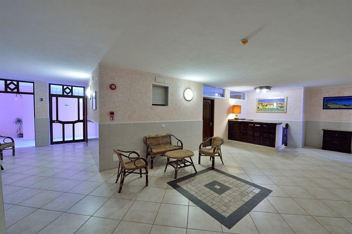 Imagen general del Hotel Lola Piccolo. Foto 7