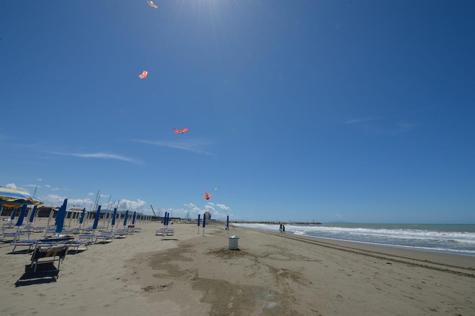 Imagen general del Hotel Lola Piccolo. Foto 13