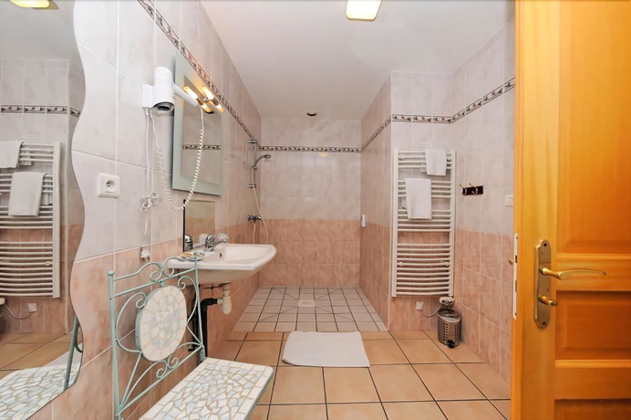 Imagen de la habitación del Hotel L'oliveraie. Foto 16
