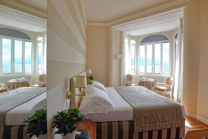Imagen de la habitación del Hotel Lolli Palace Sanremo. Foto 9