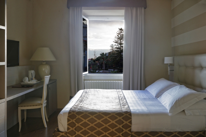 Imagen de la habitación del Hotel Lolli Palace Sanremo. Foto 11