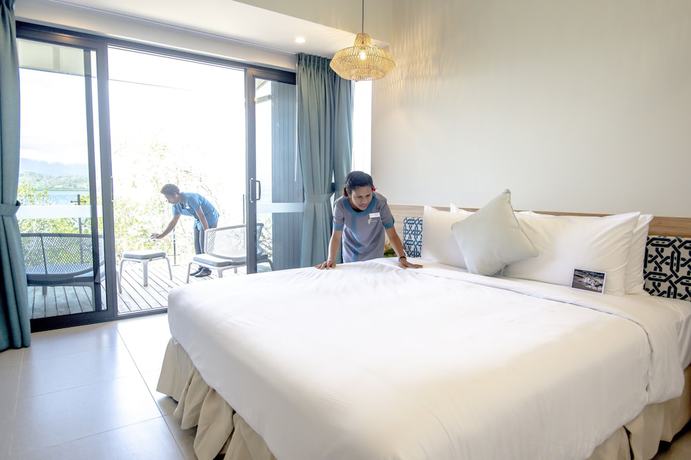 Imagen de la habitación del Hotel Loloata Island Resort. Foto 7