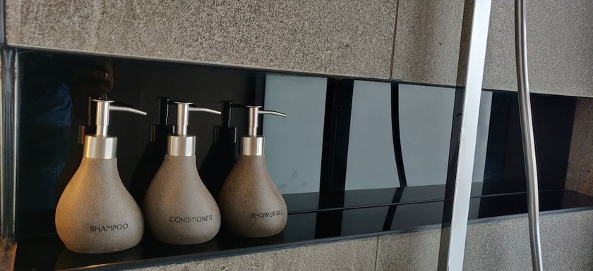 Imagen de la habitación del Hotel Loloata Island Resort. Foto 8