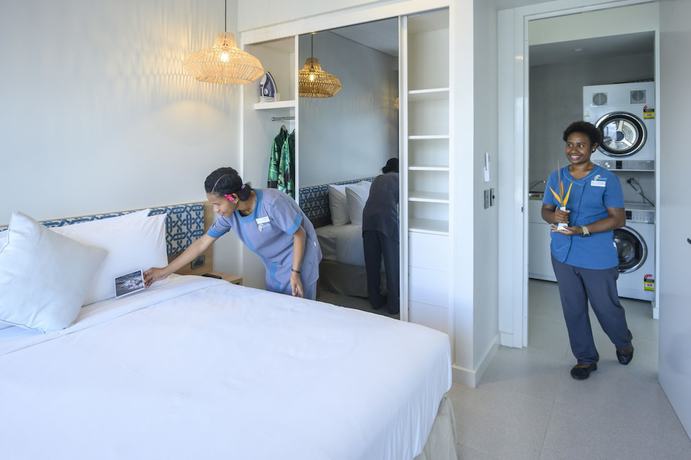 Imagen de la habitación del Hotel Loloata Island Resort. Foto 15