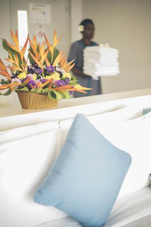 Imagen de la habitación del Hotel Loloata Island Resort. Foto 16