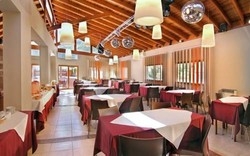 Imagen del bar/restaurante del Hotel Loma Azul Cabanas. Foto 2