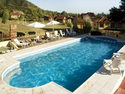 Imagen de la piscina del Hotel Loma Azul Cabanas. Foto 5