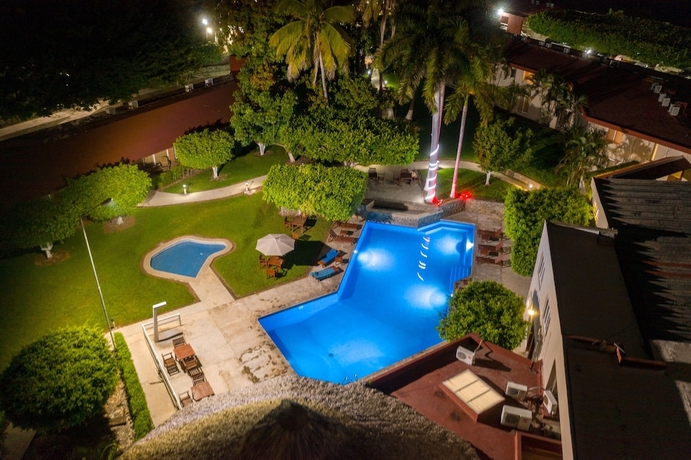 Imagen de la piscina del Hotel Loma Real. Foto 19