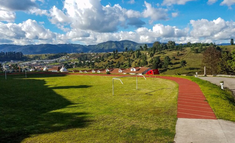 Imagen de los exteriores del Hotel Loma Real Inn. Foto 19