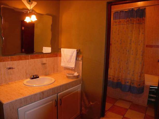 Imagen de la habitación del Hotel Loma Real Inn. Foto 17