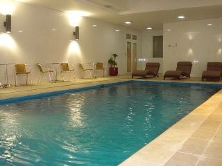 Imagen de la piscina del Hotel Lomas Verdes Concepcion. Foto 7